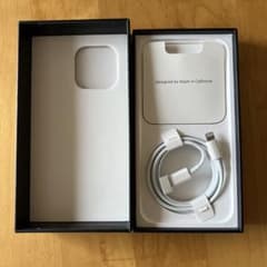 Iphone13proの箱と充電コードのサムネイル