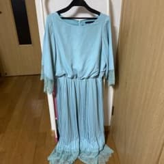 ライトグリーンのプリーツドレスのサムネイル