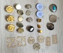 【未使用品】アンティーク調 メタルボタン 透かしパーツ 大容量 詰め合わせのサムネイル