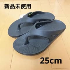 ウーフォス　サンダル　ブラックのサムネイル