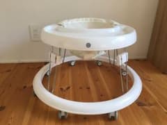 日本製 クレエ  歩行器 美品  ルンルンマット付きのサムネイル