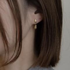 ドロップモチーフ ピアス ゴールドカラーのサムネイル