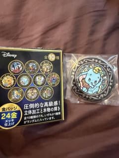 Disney ダンボ 金ピンバッジ ステンドグラス風のサムネイル