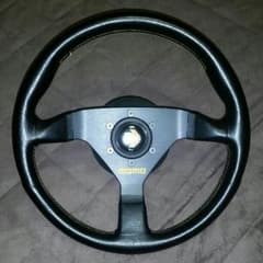 MOMO　ハンドル　トヨタ車ボス付きのサムネイル