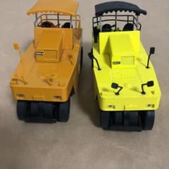 建設重機のミニカー2台セットのサムネイル