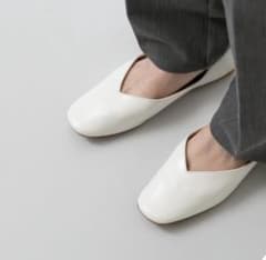 メヌエ　踵を折っても履ける 2WAY クッションVカットバブーシュ　ホワイトのサムネイル
