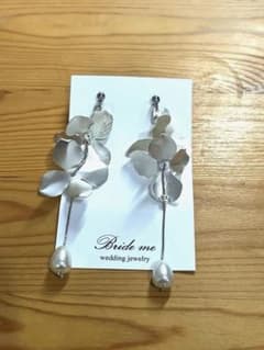 Bride me フラワーモチーフ ピアスのサムネイル
