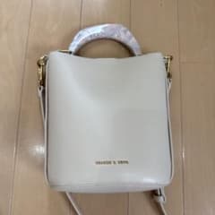 と*と様 CHARLES & KEITH 2way ショルダーバッグ　ポーチ付きのサムネイル