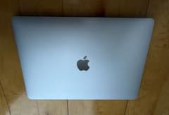 【美品】MacBookAir M1 2020 13インチ 256GB 8GBのサムネイル