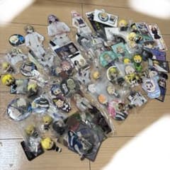 Tokyo Revengers merchandise: acrylic stands, can badges, Chifuyu, Maji, Kazutora, Mikey, etc.