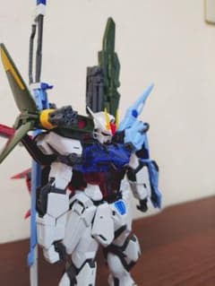 MG 1/100 パーフェクトストライクガンダム 完成品のサムネイル