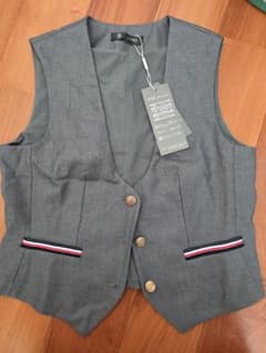 未使用 タグ付き グレー ベスト ジレ フォーマル 制服風のサムネイル