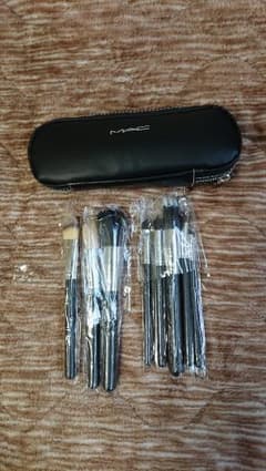 MACメイクブラシセットのサムネイル