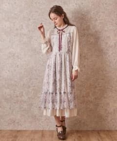 axes femme 花柄レースロングワンピースのサムネイル