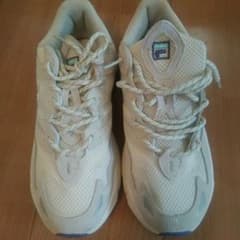 FILA　ダットスニーカーのサムネイル