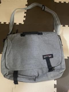 EASTPAK メッセンジャーバッグ グレーのサムネイル