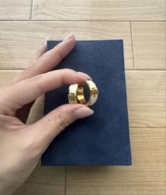 ちゃちゃまる様専用　TORY BURCH フープピアス ゴールド ホワイトのサムネイル