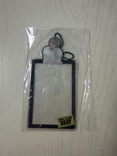 Trading card holder ON THE WAY key chain