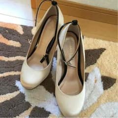美品 vanity beauty ベージュ サテン パンプス ピンヒールのサムネイル