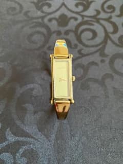 Junk item: GUCCI 1500L Gold Quartz Women's Watch
