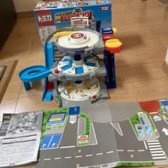 トミカワールド ぐるぐるシュート! DXトミカパーキングのサムネイル