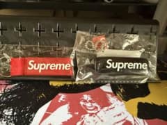 Supreme keychainのサムネイル