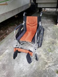 カドクラ自走式車椅子禅ライト  やけっぱちの最終値下げ！のサムネイル