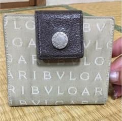 ブルガリ折りたたみ財布のサムネイル