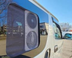 【まーやん】ハイエース「吸気・排気ツインファン」防虫ネット付き！車中泊に 簡単ポン付】ハイエース専用「吸排気独立運転ツインファン」防虫ネット