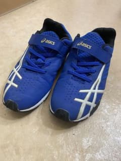 子供用スニーカー　asics 23.5センチのサムネイル