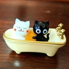 ガラス細工 白猫と黒猫のサムネイル