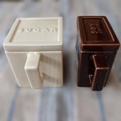 調味料入れ　陶器製のサムネイル