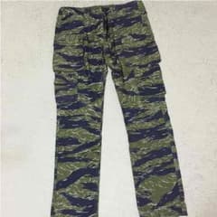 ナノユニバース  迷彩パンツ  Lサイズ  美品  ストレッチのサムネイル