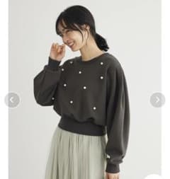 ダークグレー パール装飾 スウェットのサムネイル