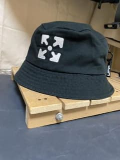 Off-White バケットハットのサムネイル
