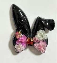 再販不可。うさ耳リボン☆レジンヘアゴムブローチ - メルカリ