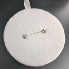 水色ストーンのピアス　しずく型