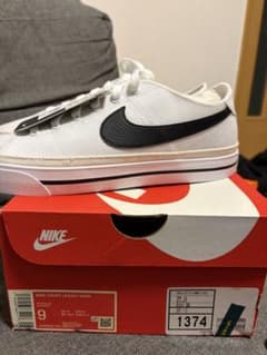 NIKEスニーカーのサムネイル