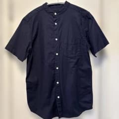 【美品】EMMA CLOTHESネイビー ボタン付きバンドカラー半袖シャツＬのサムネイル