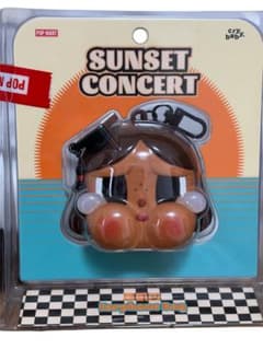 POP MART CRYBABY SUNSET CONCERT イヤホンケースのサムネイル