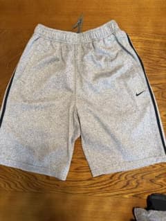 ナイキNike グレー ショートパンツ Lサイズのサムネイル