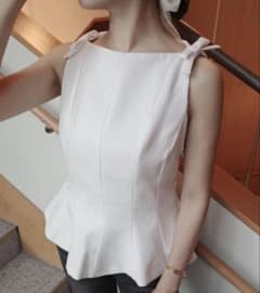 ZARA ペプラムリボン トップス ホワイト Sサイズのサムネイル