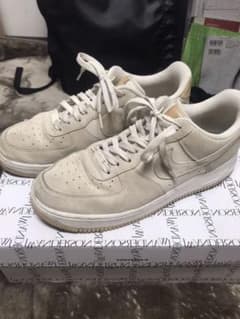 Nike Air Force 1のサムネイル
