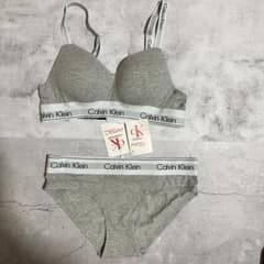 Calvin Klein CK ブラ＆ショーツセット グレー Mサイズのサムネイル
