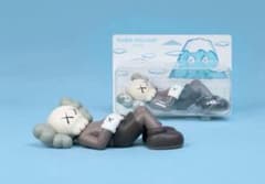 KAWS HOLIDAY JAPAN 新品 フィギュア 富士山ver 日本限定 m58771004729_1.jpg?1747715966
