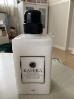 カミカ 黒髪クリームシャンプー KAMIKA 400gのサムネイル