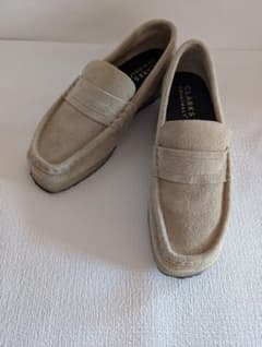 即発送☆CLARKS ワラビーローファー ベージュ UK4 1/2 - メルカリ