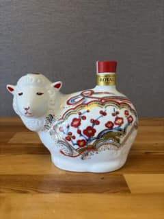 SUNTORY ROYAL WHISKY 干支ボトル 2015羊のサムネイル