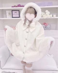 MARS リボン付きボリュームファーフードケープコート ホワイト - メルカリ