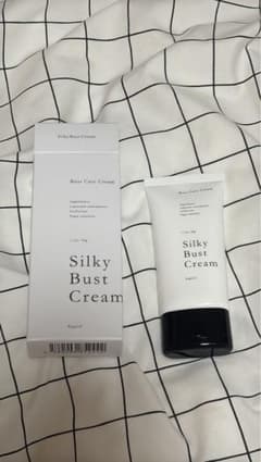 Silky Bust Cream 50g バストケアクリームのサムネイル